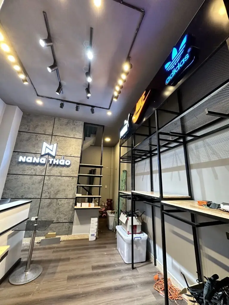 Trọn gói thi công nội thất bảng hiệu shop hàng xách tay Úc - NANA THẢO AUTHENTIC IMG 0465