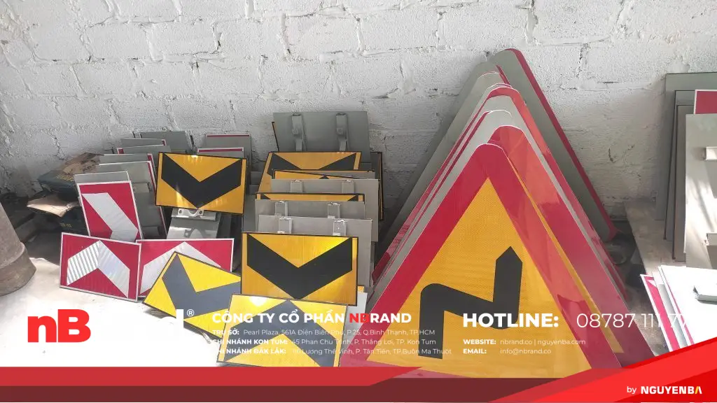 Quảng Cáo Đăk Hà - Lựa Chọn Đúng Đắn Cho Mọi Doanh Nghiệp 12 Thi công bảng báo giao thông phản quang tại Kon Tum