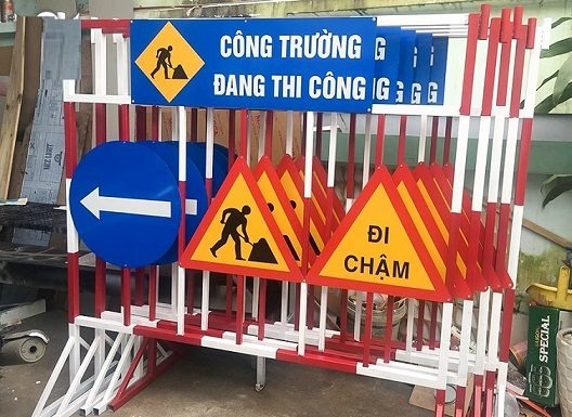 Thi công bảng báo giao thông phản quang tại Kon Tum