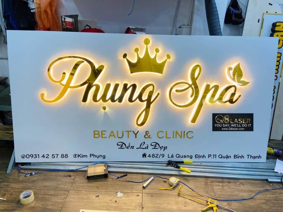 Bảng hiệu cũ kỹ, xuống cấp? Chúng tôi sẽ giúp bạn làm mới không gian kinh doanh! lam bang hieu quang cao spa 1