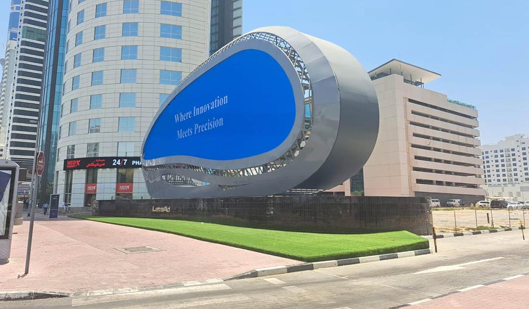 Màn hình LED OOH tùy chỉnh đi vào hoạt động ở Dubai oval