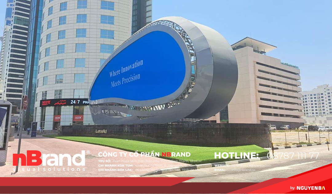 Màn hình LED OOH tùy chỉnh đi vào hoạt động ở Dubai 22 Màn hình LED OOH tùy chỉnh đi vào hoạt động ở Dubai oval