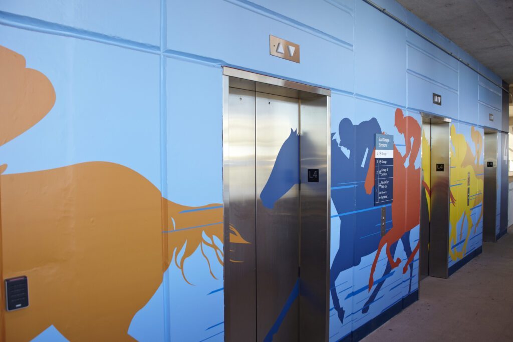 Dấu hiệu sân bay: Kỳ vọng cao possible lead image elevator bank wrap 4 1024x683 1