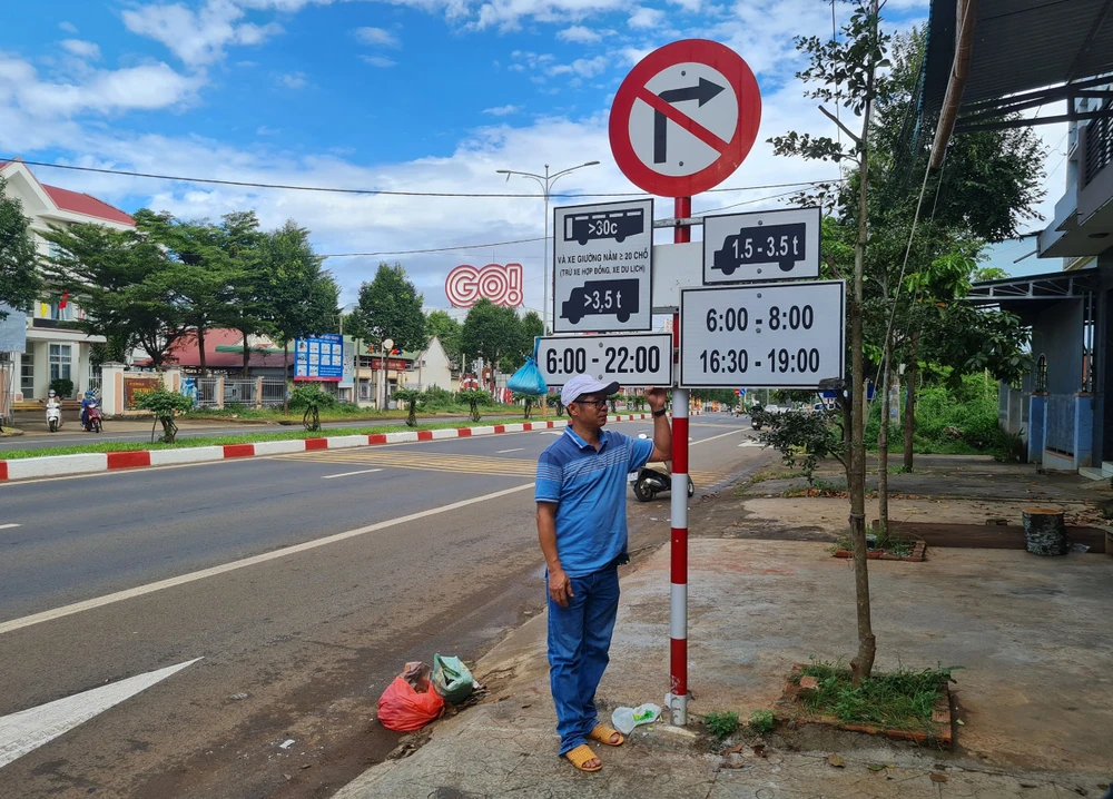 Thi công bảng báo giao thông phản quang tại Kon Tum