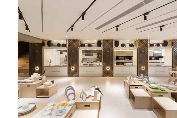 Thiết kế thi công trọn gói trang trí cửa hàng showroom tại Măng Đen thi cong showroom 3