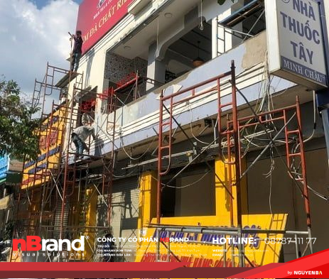 Sửa chữa bảng hiệu 9 Sửa chữa bảng hiệu thu mua bang hieu cu