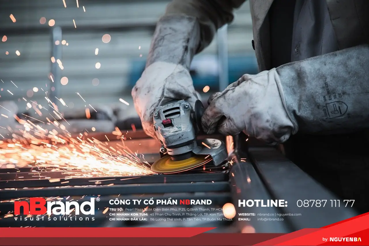 Tuyển thợ học việc gia công sản xuất quảng cáo bảng hiệu tại Kon Tum – vào làm ngay, không cần kinh nghiệm! 12 Thợ thi công quảng cáo