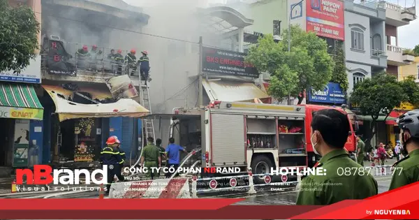 TP.HCM: Cháy nhà ở Q.Tân Phú, nhiều người tháo chạy thoát thân 12 TP.HCM: Cháy nhà ở Q.Tân Phú, nhiều người tháo chạy thoát thân 1011 chay 16995924523101424110898 0 0 720 1152 crop 16995925161931376565439