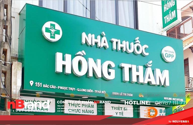 Bảng hiệu, nội thất nhà thuốc Hop Den Dai Nghia la don vi chuyen nhan thiet ke va gia cong bang hop den quay thuoc tay theo moi yeu cau cua khach hang