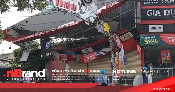 Tiền Giang: Bảng quảng cáo ngã đè đường điện trung thế, cả nghìn hộ dân mất điện 10 Tiền Giang: Bảng quảng cáo ngã đè đường điện trung thế, cả nghìn hộ dân mất điện a3 1689343757021596960462 0 0 589 942 crop 1689343943701317881798