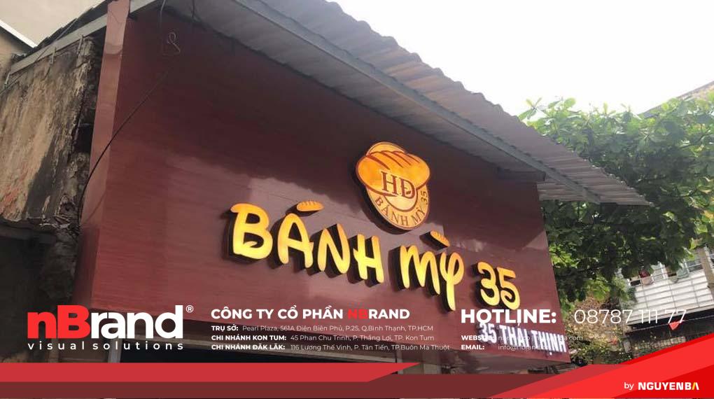 bảng hiệu tiệm bánh mỳ bằng gỗ