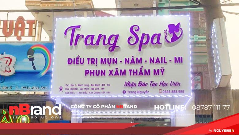 bảng hiệu nail mi với chữ nổi mica