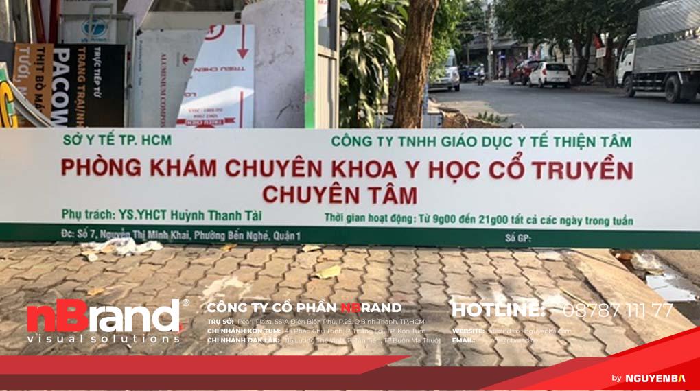 bảng hiệu phòng khám 8