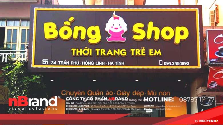 bảng hiệu quần áo trẻ em với những logo dễ thương