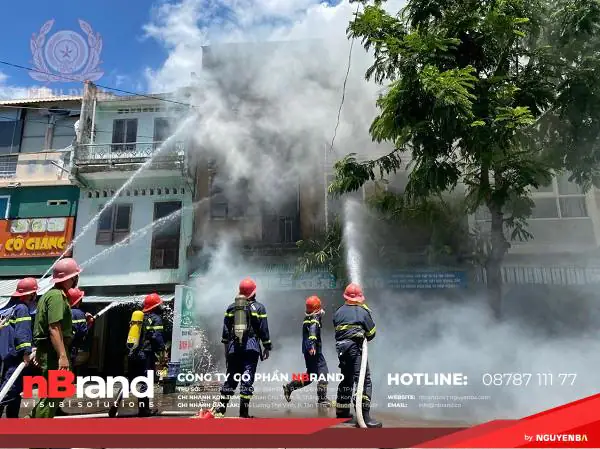 Bảo đảm an toàn với bảng quảng cáo: Hướng dẫn kiểm tra và bảo trì định kỳ 10 Cháy bảng quảng cáo do không kiểm tra định kỳ và chất lượng hoàn thiện thấp