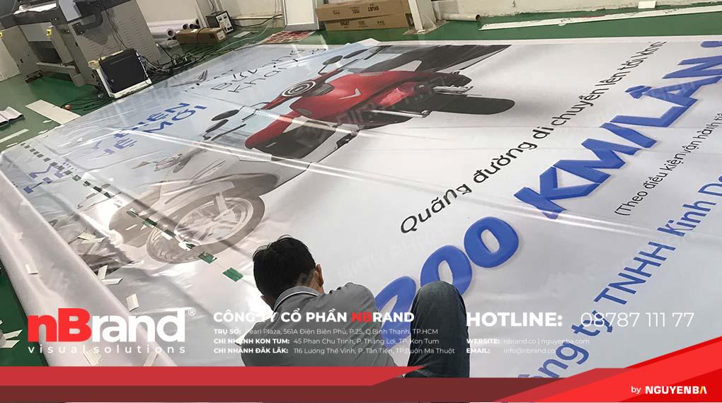 in bạt không gân làm poster quảng cáo