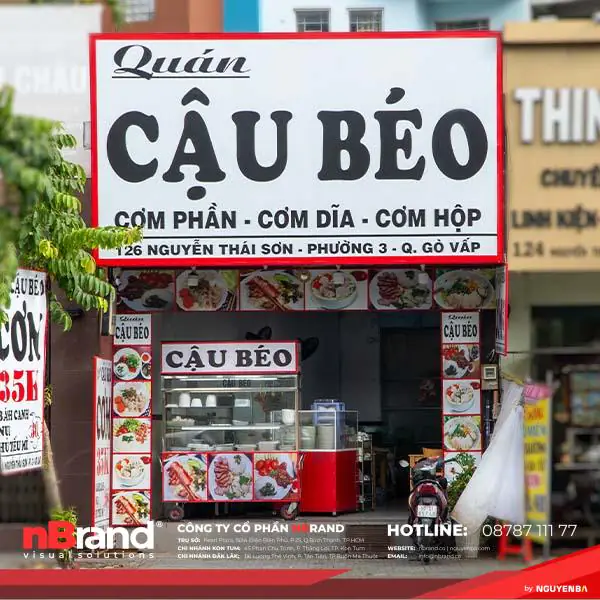 mau-bien-quang-cao-in-bat-dung-7-600x600-1 50+ Mẫu Biển Quảng Cáo in Bạt Đứng Nổi Bật