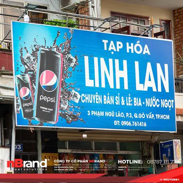 mau-bien-quang-cao-in-bat-dung-8-600x600-1 50+ Mẫu Biển Quảng Cáo in Bạt Đứng Nổi Bật