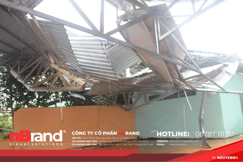 sap2_qmic Bảng quảng cáo 'khủng' bị đổ sập do mưa lớn sap2 qmic