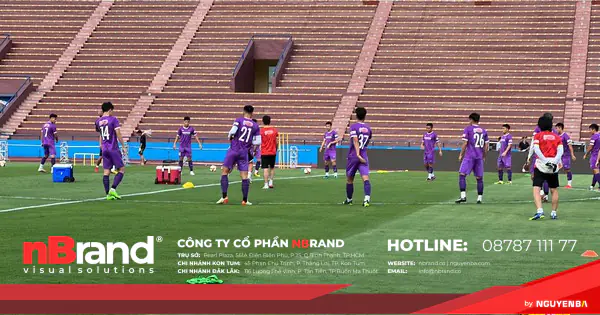 U.23 Việt Nam: Ông Park soi mặt cỏ, sân Việt Trì khoe dàn đèn LED 'xịn xò' 16 U.23 Việt Nam: Ông Park soi mặt cỏ, sân Việt Trì khoe dàn đèn LED 'xịn xò' u23vn tap viet tri ctv hong quan 0105 06 2874
